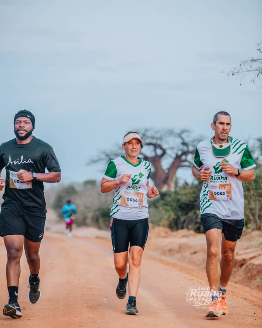 Youth runners celebrating after completing the GRUMA marathon